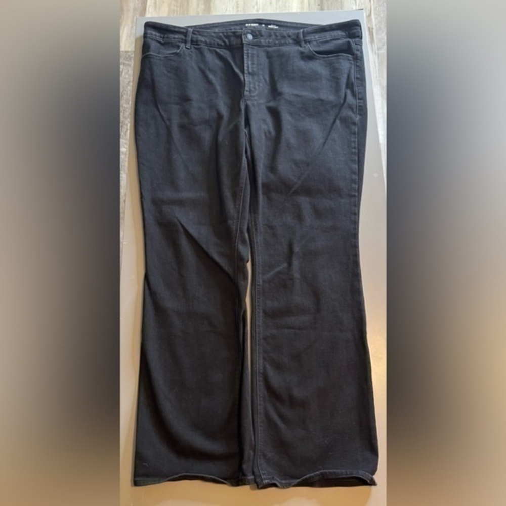 Old Navy Mid-Rise Bootcut Jeans 22